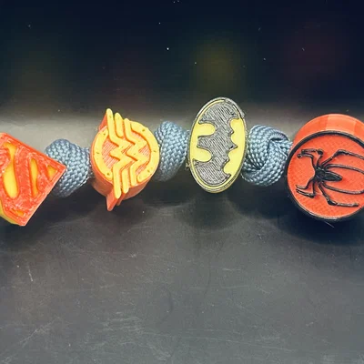 Bộ sưu tập hạt charm siêu anh hùng 3D cho dây paracord