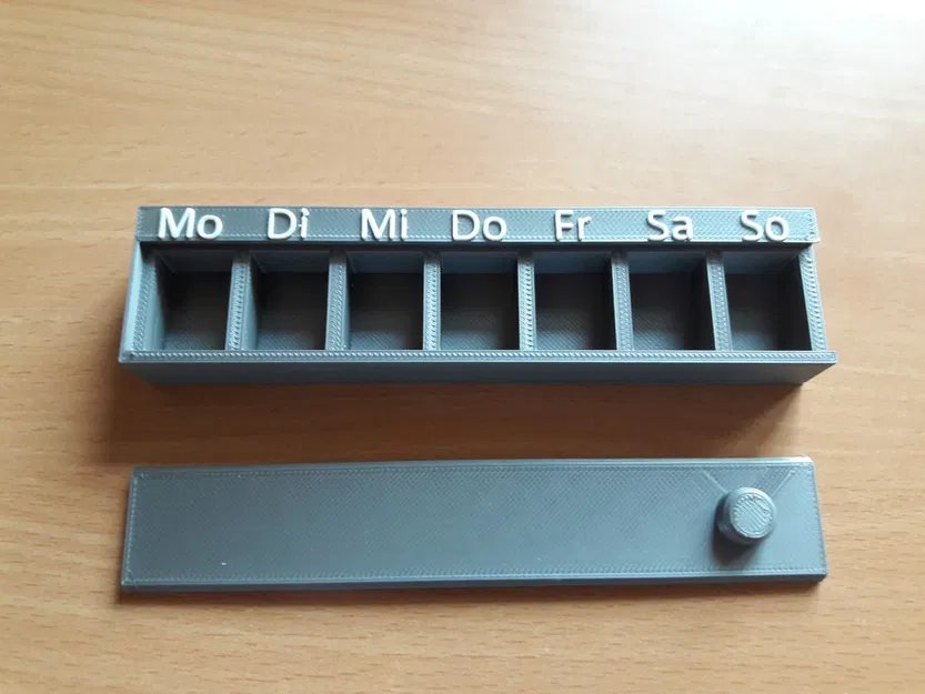 Hộp đựng thuốc có chốt cài, in kèm ký hiệu viết tắt ngày trong tuần - Image 2