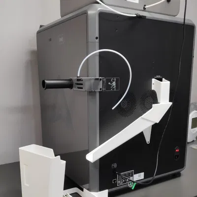 K2 Plus - Máng xả nhựa bên phải kèm thùng chứa tháo rời