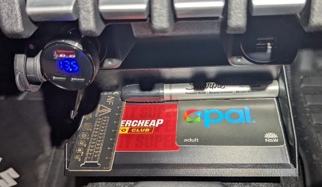 Khay để đồ Suzuki Jimny (bản số sàn) - Image 1