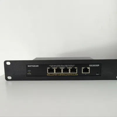 Giá treo rack 10 inch cho Netgear GS305EP