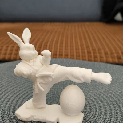 Mô hình trang trí thỏ Karate đón lễ Phục Sinh cực độc đáo