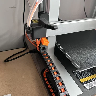 Xích dẫn cáp bên hông cho Kobra 3 kèm ngàm camera có thể tháo rời