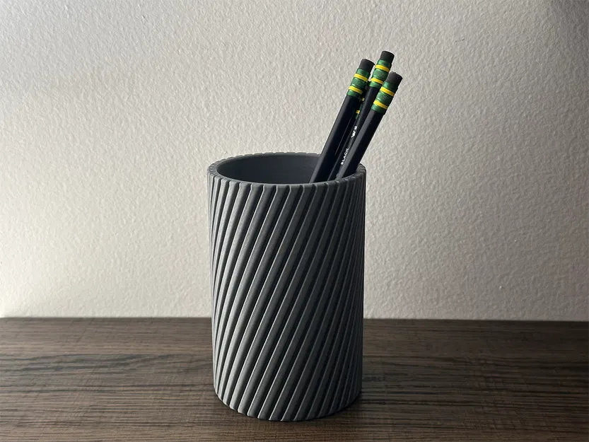 Ống cắm bút hiện đại thiết kế gân xoắn ốc - Image 1