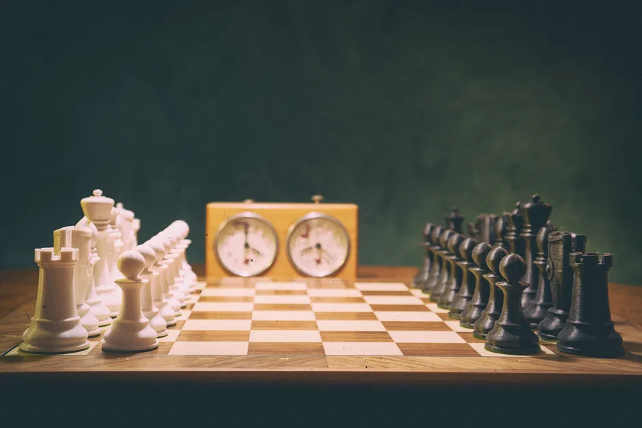 Hãy để Mã ra trận! Bộ cờ vua lấy cảm hứng từ phong cách Staunton - Image 1