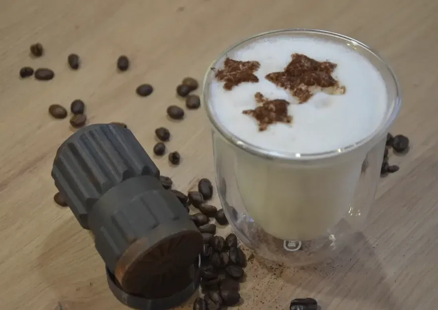 Dụng cụ rắc bột trang trí cà phê (Coffee Stencil Dispenser) - Image 4