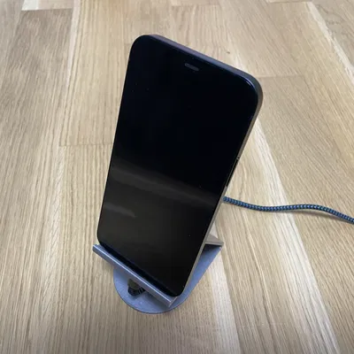 Đế giữ điện thoại và máy tính bảng có hỗ trợ sạc cáp