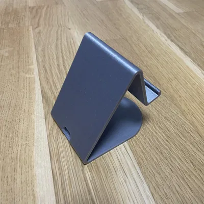 Đế giữ điện thoại và máy tính bảng có hỗ trợ sạc cáp