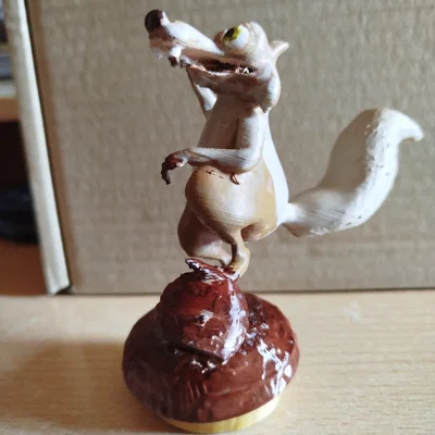 Mô hình 3D chú sóc Scrat từ Ice Age kèm đế trưng bày cực chất
