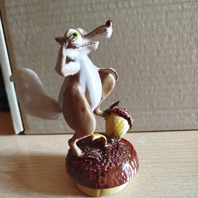 Mô hình 3D chú sóc Scrat từ Ice Age kèm đế trưng bày cực chất