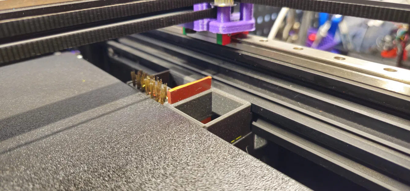 Bộ Vệ Sinh Đầu Phun Ender 5 Plus: Thùng Chứa Nhựa, Bàn Chải và Cần Gạt - Image 2