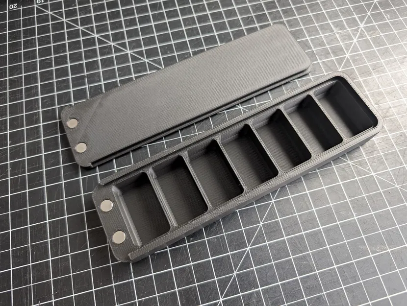 Hộp đựng thuốc 7 ngày (Pill box) tiện lợi, có nam châm giữ nắp - Image 1