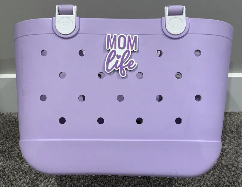 Charm "Mom Life" trang trí túi Bogg - Image 1