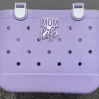 Charm "Mom Life" trang trí túi Bogg