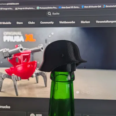 Nắp bảo vệ chai bia hình mũ bảo hiểm độc đáo in 3D