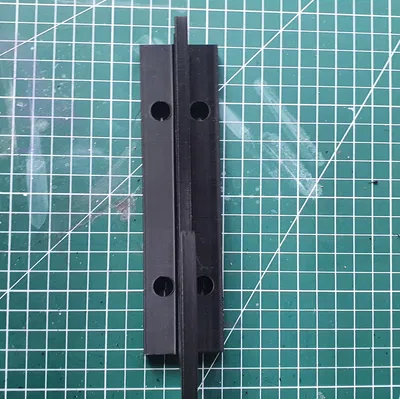 Giá treo kiếm gắn tường (Wall Sword Holder) in 3D chắc chắn, tiện lợi