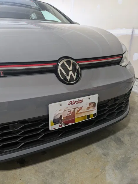 Khung gắn biển số trước không khoan lỗ cho VW MK8 GTI - Image 1