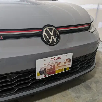 Khung gắn biển số trước không khoan lỗ cho VW MK8 GTI