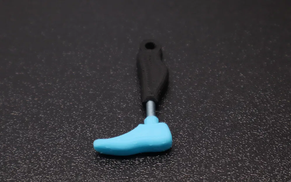 Móc khóa hình chân giả (Prosthetic leg keychain) - Image 2