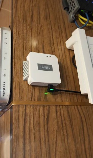 Giá treo tường cho thiết bị Sonoff Bridge RF/Zigbee - Image 2