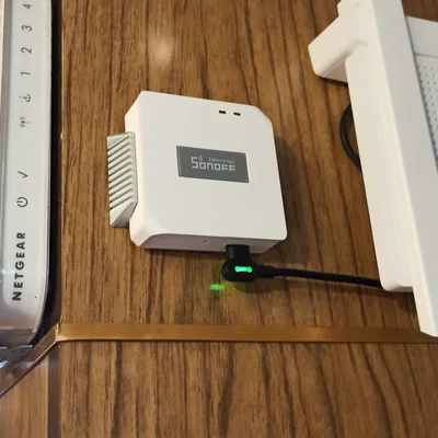 Giá treo tường cho thiết bị Sonoff Bridge RF/Zigbee