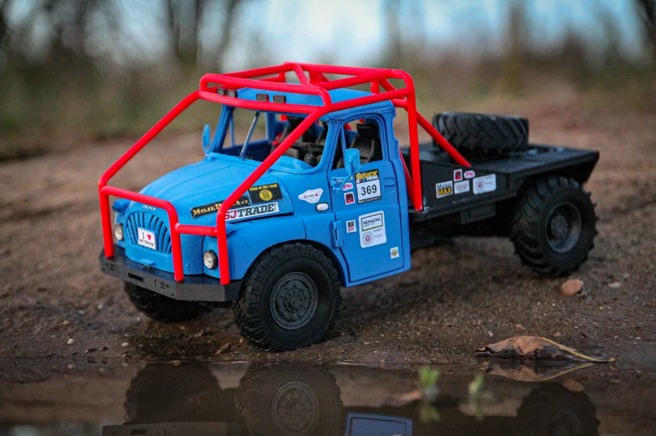 Mô hình xe tải Tatra T-138 Trial (Tỉ lệ 1/18) - Image 1