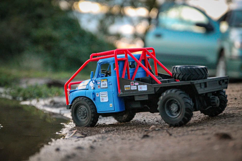 Mô hình xe tải Tatra T-138 Trial (Tỉ lệ 1/18) - Image 2