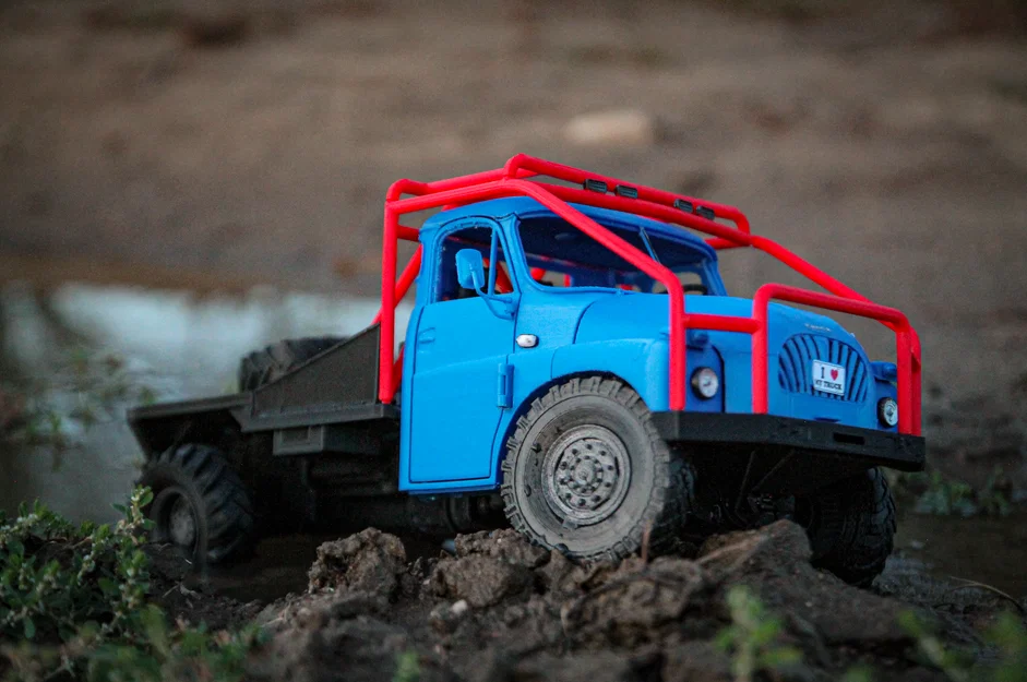 Mô hình xe tải Tatra T-138 Trial (Tỉ lệ 1/18) - Image 6