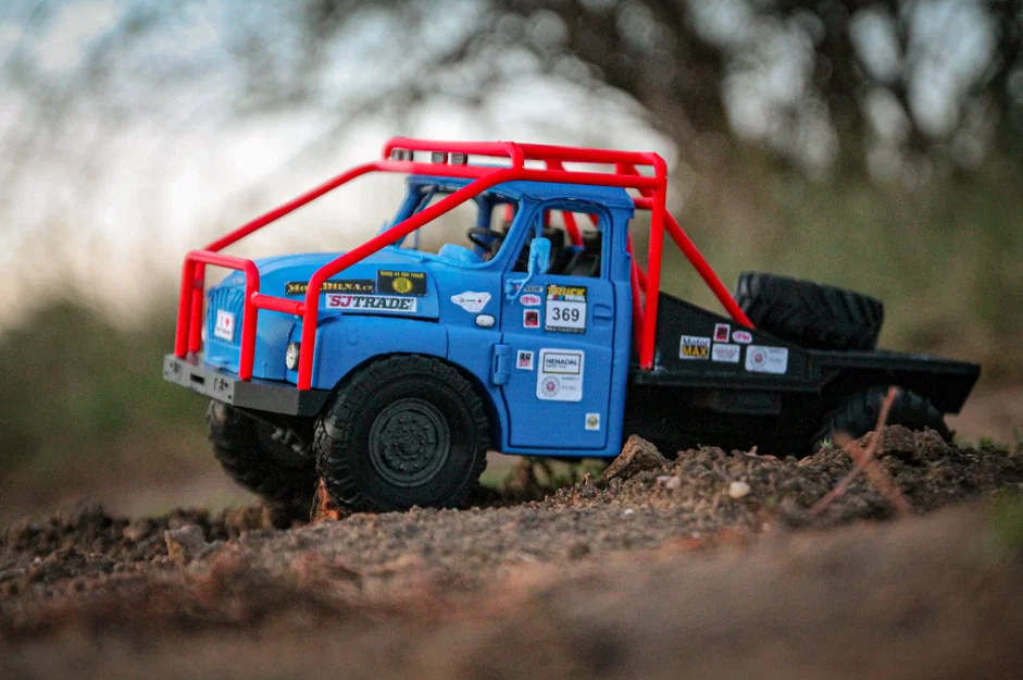 Mô hình xe tải Tatra T-138 Trial (Tỉ lệ 1/18) - Image 9