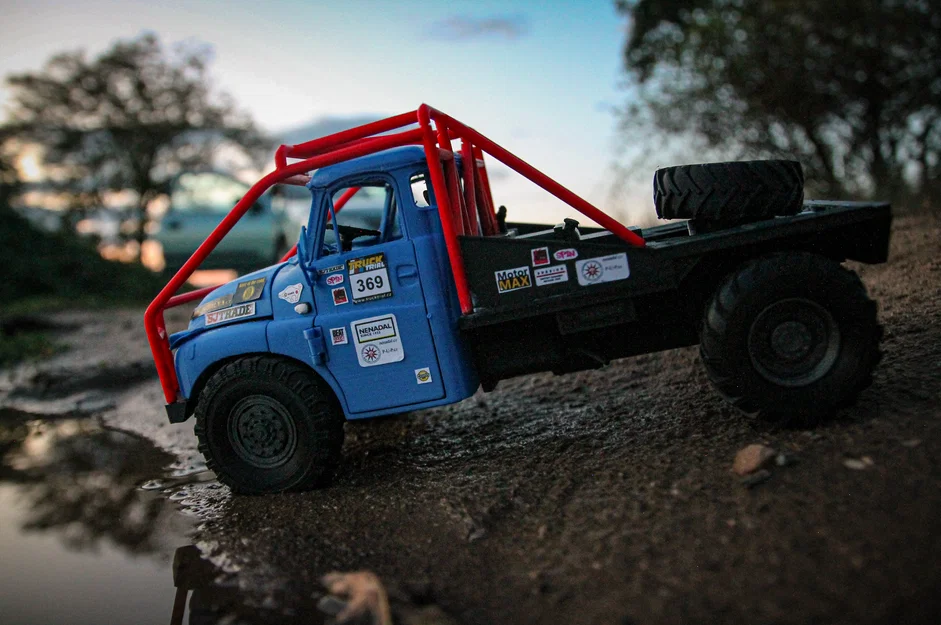 Mô hình xe tải Tatra T-138 Trial (Tỉ lệ 1/18) - Image 13