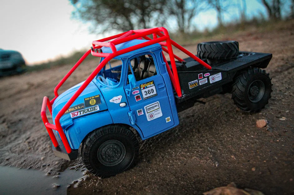 Mô hình xe tải Tatra T-138 Trial (Tỉ lệ 1/18) - Image 16