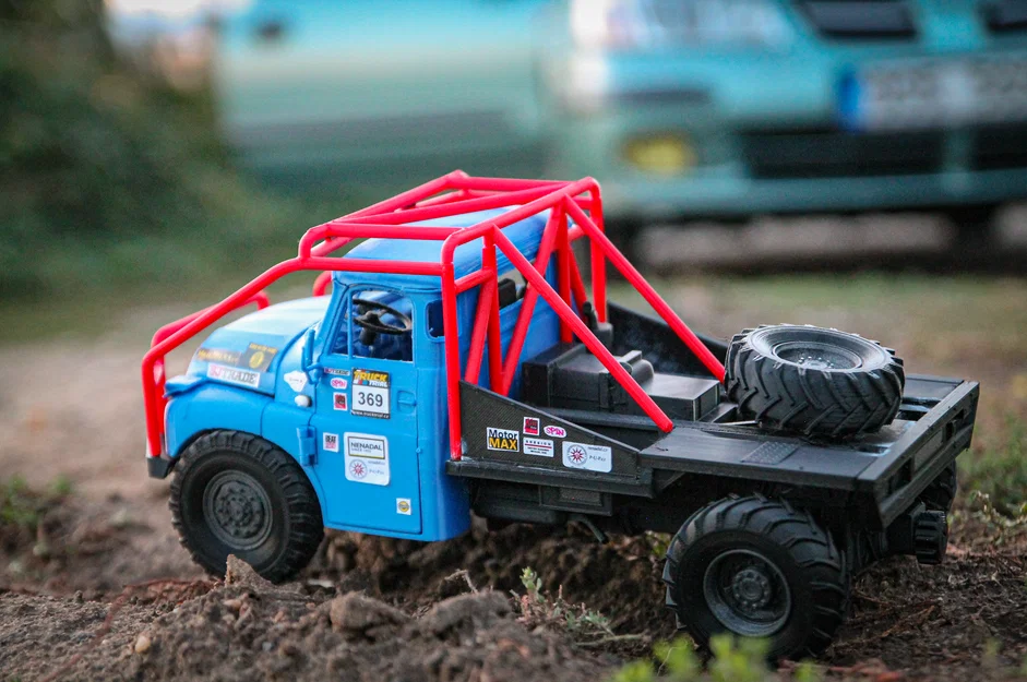 Mô hình xe tải Tatra T-138 Trial (Tỉ lệ 1/18) - Image 17