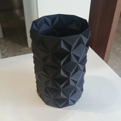 Bình hoa đa giác (Polygonal Vase) trang trí nội thất hiện đại