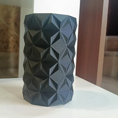Bình hoa đa giác (Polygonal Vase) trang trí nội thất hiện đại