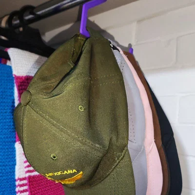 Móc treo nón đơn giản | Giá đỡ nón | Phụ kiện hỗ trợ treo nón