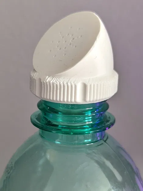 Vòi tưới cây từ chai nhựa PET - Image 1