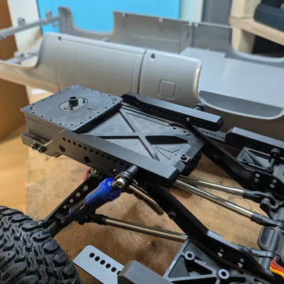 Vanquish VS4-10 - Các linh kiện Chassis / Tháp giảm xóc / Ngàm gắn thân xe / Khay pin