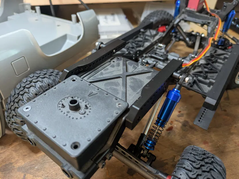 Vanquish VS4-10 - Các linh kiện Chassis / Tháp giảm xóc / Ngàm gắn thân xe / Khay pin - Image 6