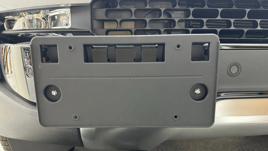 Giá gắn biển số OEM vào móc kéo cho Rivian - Image 1