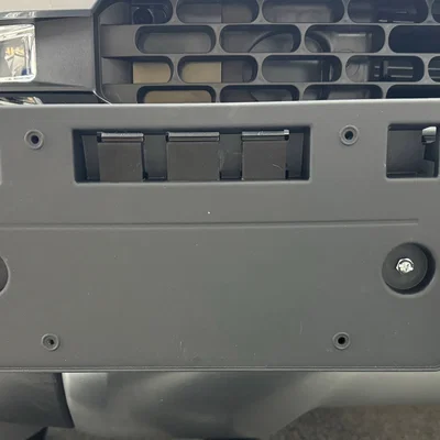 Giá gắn biển số OEM vào móc kéo cho Rivian