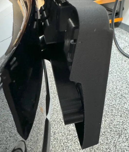 Giá gắn biển số OEM vào móc kéo cho Rivian - Image 2