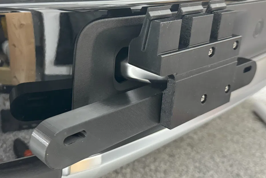 Giá gắn biển số OEM vào móc kéo cho Rivian - Image 4