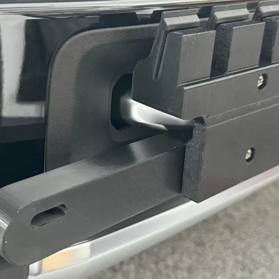 Giá gắn biển số OEM vào móc kéo cho Rivian