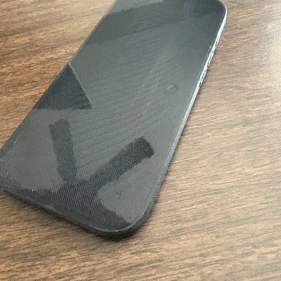 Mô hình iPhone 16e dùng để thiết kế ốp lưng