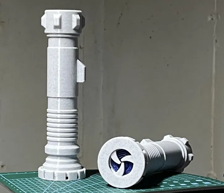 Lightsaber Thu Gọn với Chốt Khóa Lưỡi - Image 1