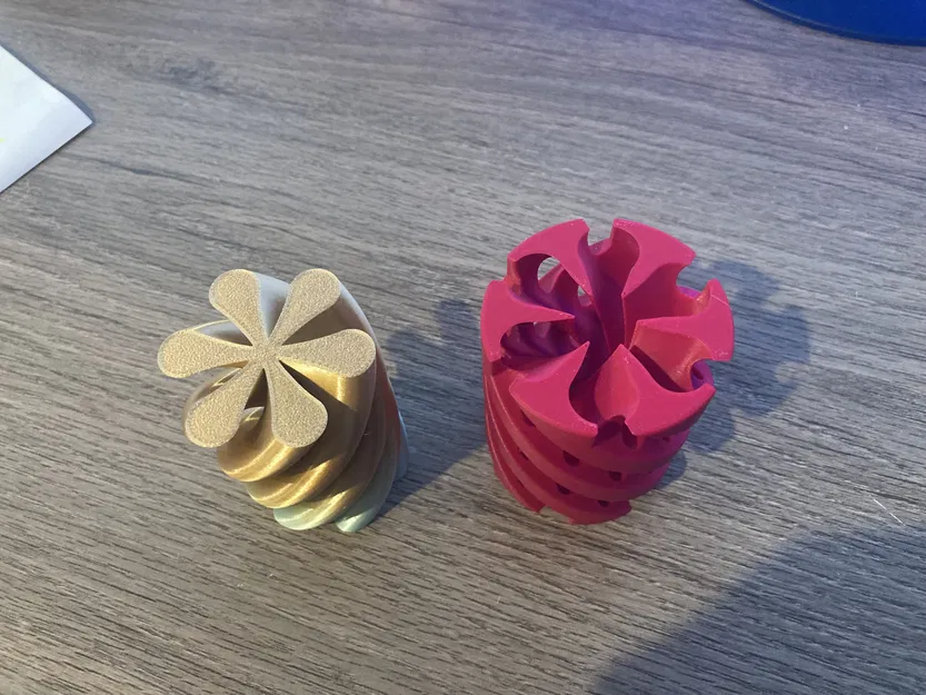 Spiral Passthrough Fidget: Đồ chơi xoay 3D độc đáo cho dân văn phòng - Image 3