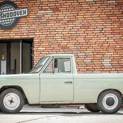 Mô hình 3D xe bán tải cổ điển Škoda 1202 Kamyonet