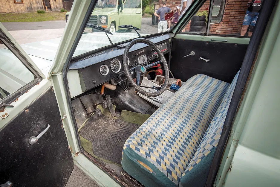 Mô hình 3D xe bán tải cổ điển Škoda 1202 Kamyonet - Image 4