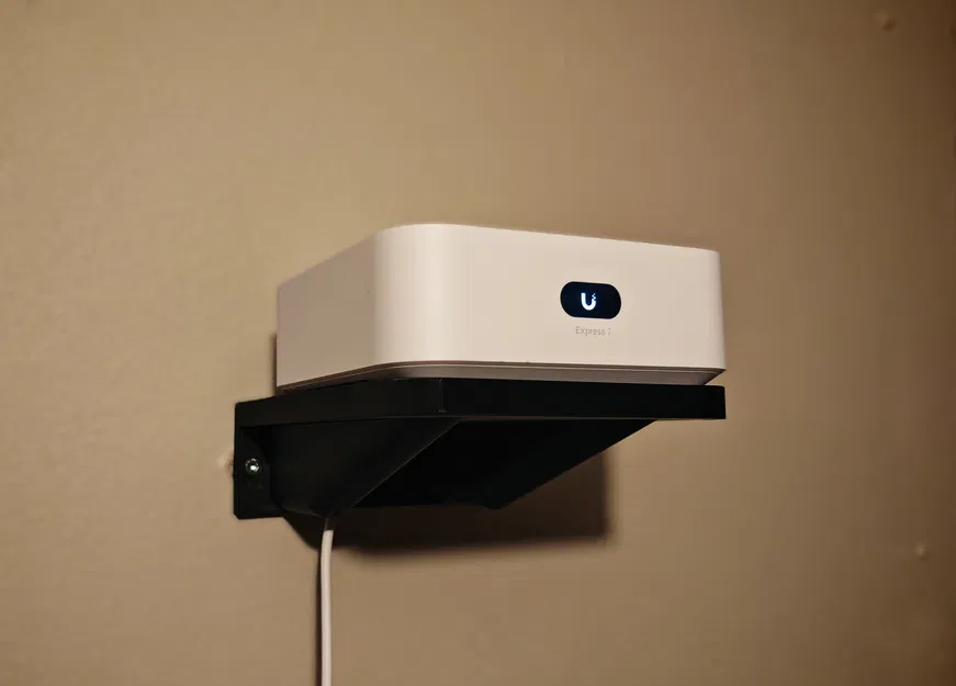 Kệ gắn tường tối ưu cho thiết bị UniFi Express 7 (UX7) - Image 1