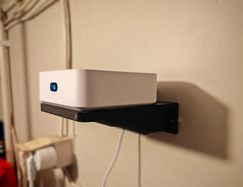 Kệ gắn tường tối ưu cho thiết bị UniFi Express 7 (UX7) - Image 4